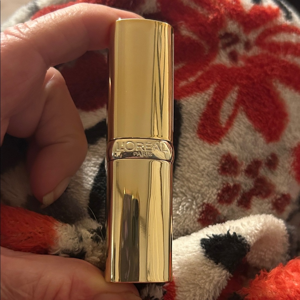 L'Oreal Paris Shimmering Gold Lipstick